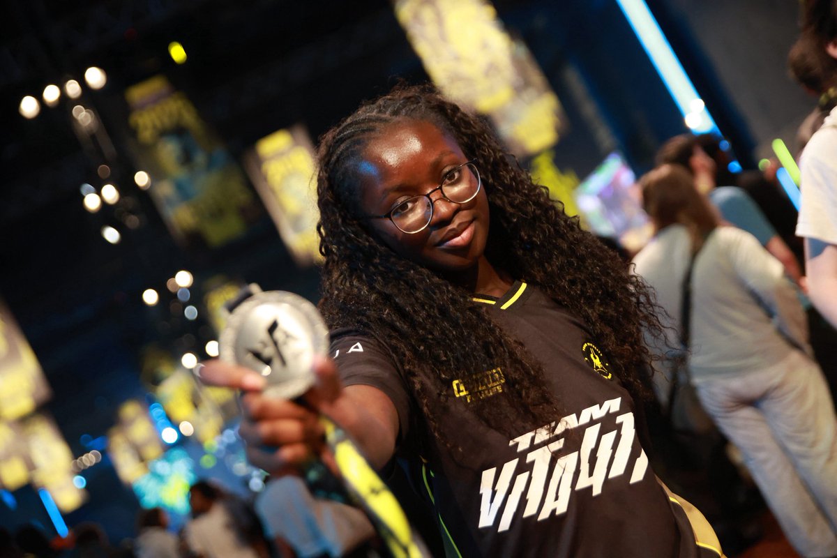 neiaa_tk's tweet photo. assez fière de ma perf à l’UFA, c’est ma première médaille d’ailleurs haha, trop bon entraînement avant l’Evo France et l’évent incroyable encore une fois!! 

📸 @Shannadesu 🫶🏾 https://t.co/VZzmhFide6