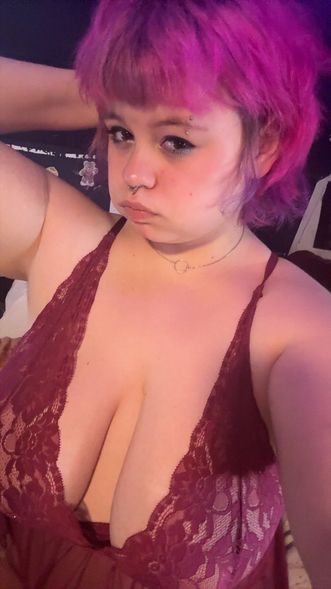 XxPupsideDownxX's tweet photo. 𝜗𝜚 my intro 𝜗𝜚

-18
- newish to #nsfwtwtًً 
- i’m a submissive but enjoy doming sometimes:3
-  i like bdsm, pain, bbc, cuckhold, and a bunch of other stuff ✨
- dm for my menu !!!
- it turns me on 2 post myself ;P
- looking for more moots!!

#promotwt #bbw #chubby #nsfw #cute https://t.co/3VHcgZDYBj