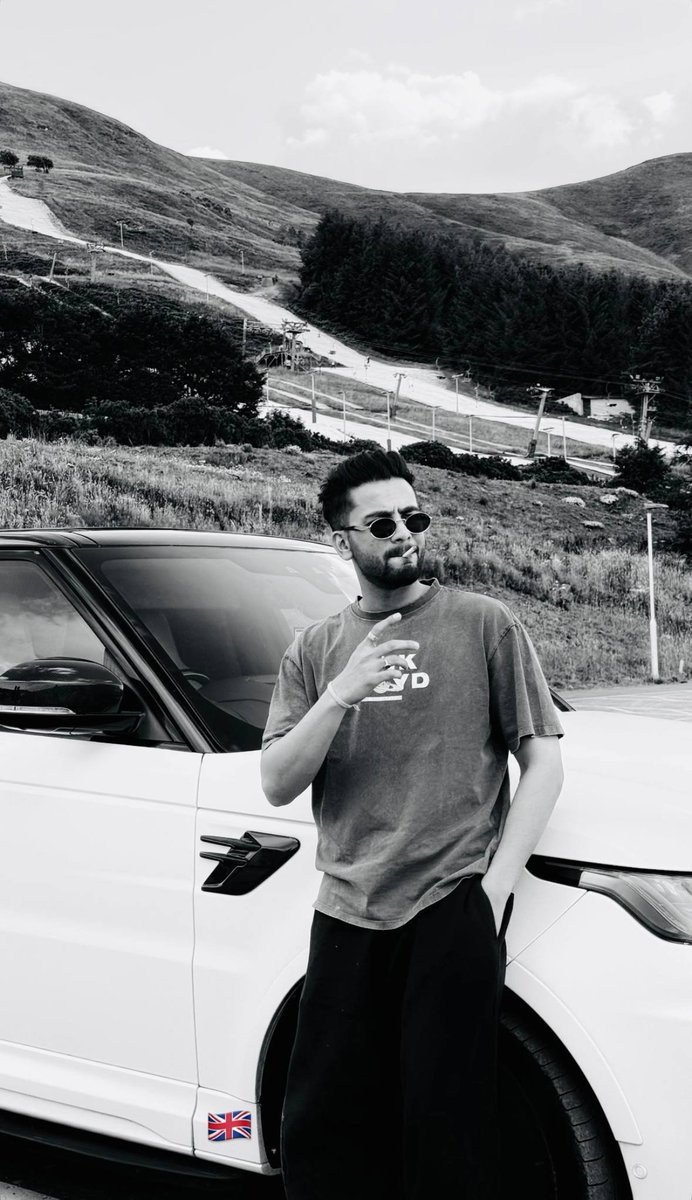 BDigrawal69503's tweet photo. Happy birthday elvish bhai❤️ 🎊
waiting for your big screen debut🤞
 love you bhai ❤️‍🩹
#HappyBirthdayElvish https://t.co/NNqtFhzCOT