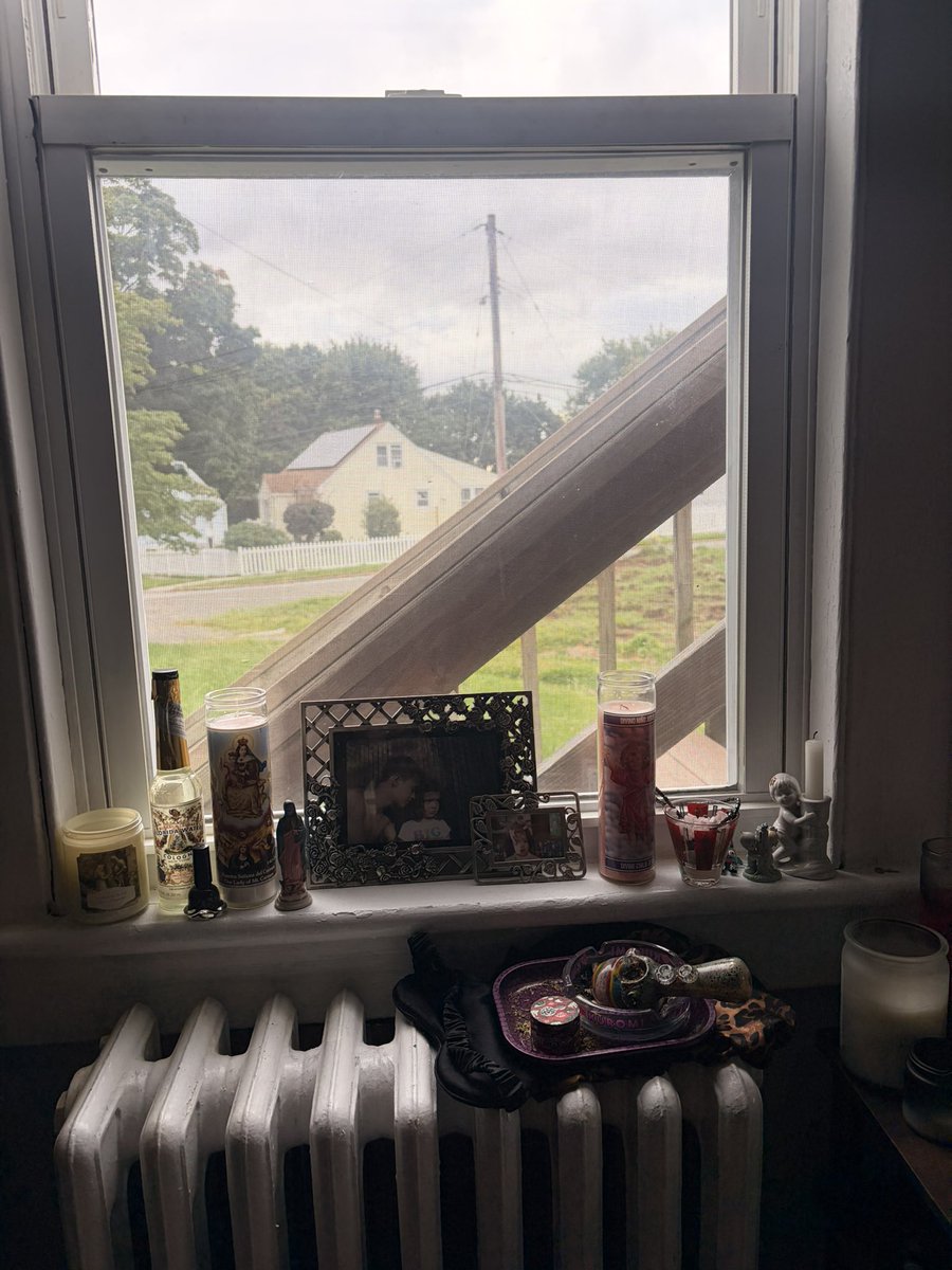 lilmariavert's tweet photo. my abode, it’ll always be decorated with authenticity and love❤️ https://t.co/DZb3KvYomn