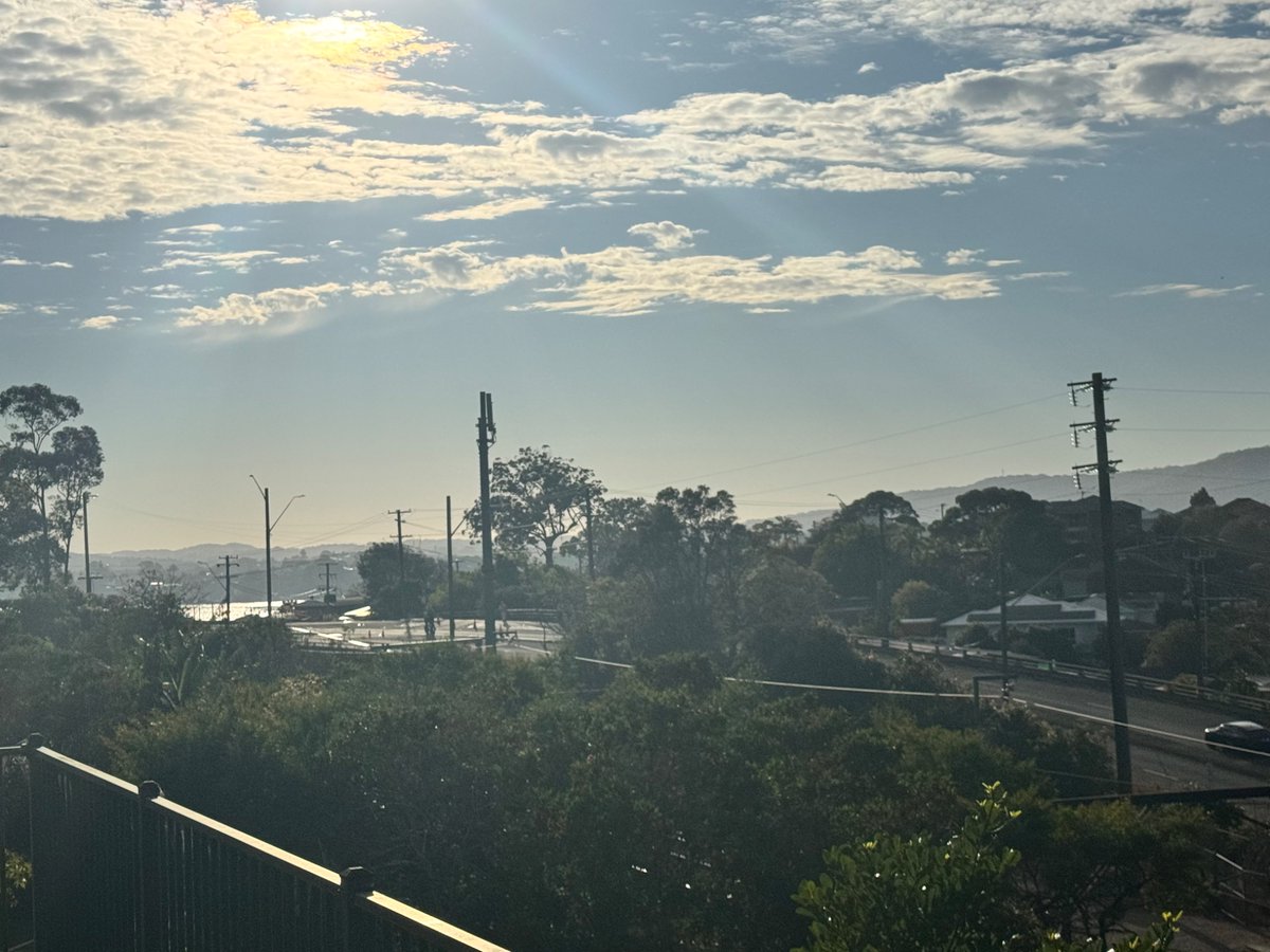FireAntHorde's tweet photo. @Immasayitlikeso 
Three teens had a disaster on the bridge this morning, probably 5 hours ago. Brisbane waters is shut https://t.co/z8jbpcKl6V