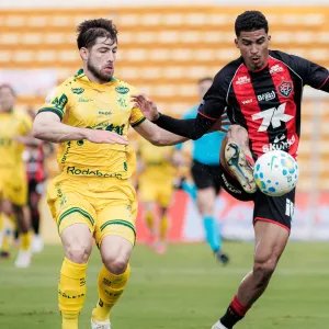 FutGooll's tweet photo. Campeonato Brasileiro 
Mirassol 2 ❌ 2 Vitória 
⚽ 0X1 - Renê 
⚽ 0X2 - Renê 
⚽ 1X2 - Bruno Santos 
⚽ 2X2 - Edson Carioca 

Mirassol conseguiu o empate no finalzinho, e se manteve fora da Z4, em 15° lugar, com 29 pontos. O Vitória é o 12°, com 33 pontos. #Brasileirão2026 https://t.co/55EEveVe1C