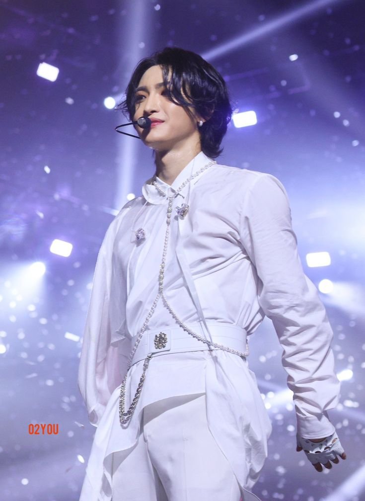 HwaHalaziaa's tweet photo. "I'm a astronaut"       "Youre the moon" https://t.co/fhKepNMlv1