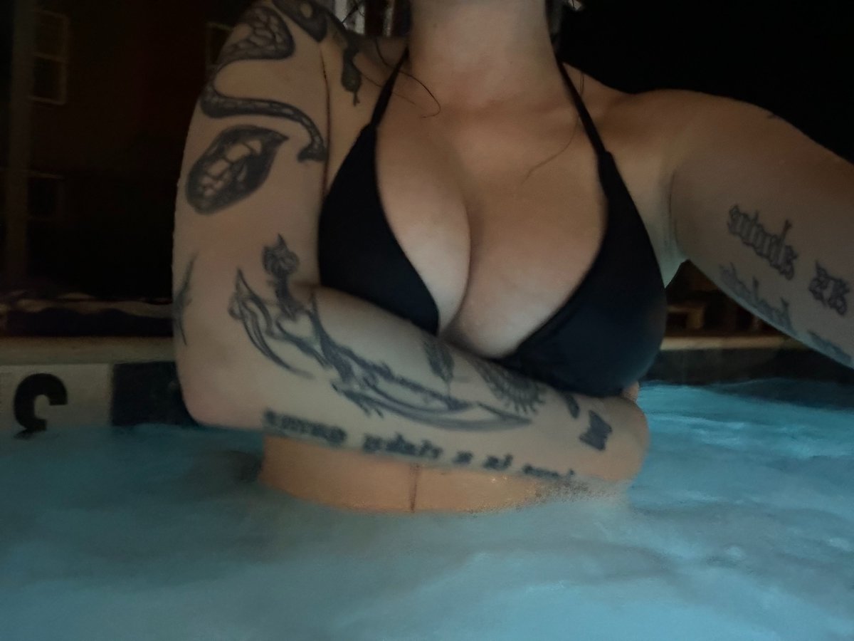Kittykatfero's tweet photo. helllooo

#nsfwtwt

19!
She/Her
5ft (153cm)
Switch
bi
GFE, very kinky and might ruin you :) 
. ݁₊ ⊹ . ݁ ⟡ ݁ . ⊹ ₊ ݁. https://t.co/I7WGm6jBMY