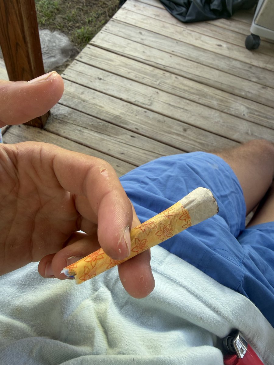 da_skunkle420's tweet photo. Pops told me I #ismoke2manywoods had to go back to my rootz #backtopaperz #papesforwhitepeople https://t.co/Kz0oBEEJPV