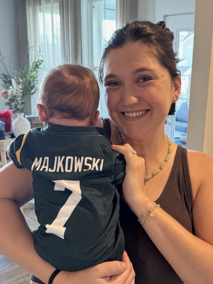 Dmajik7's tweet photo. This just melts my heart!   To see my grandson wearing my jersey on @packers Sunday is amazing!  💚💛. Born 7/7!!! https://t.co/Wr2oT7hXR8