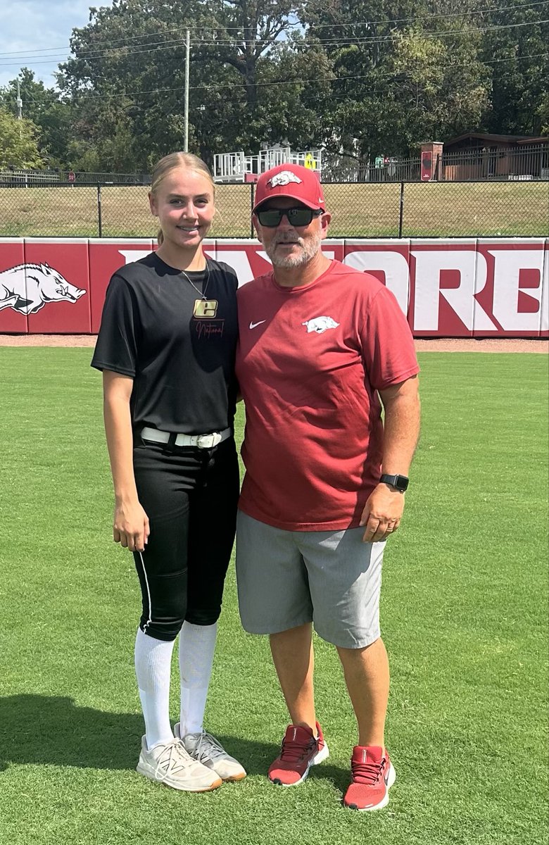 Emma_couger's tweet photo. Thank you @RazorbackSB for a great two day Elite All-Skills Camp. I appreciate your time and feedback @CoachDeifel @MattMeuchel @JustinShults33 @PRSTAGGS I look forward to visiting again! @EpicFastpitchO https://t.co/4RJMKPPnRf