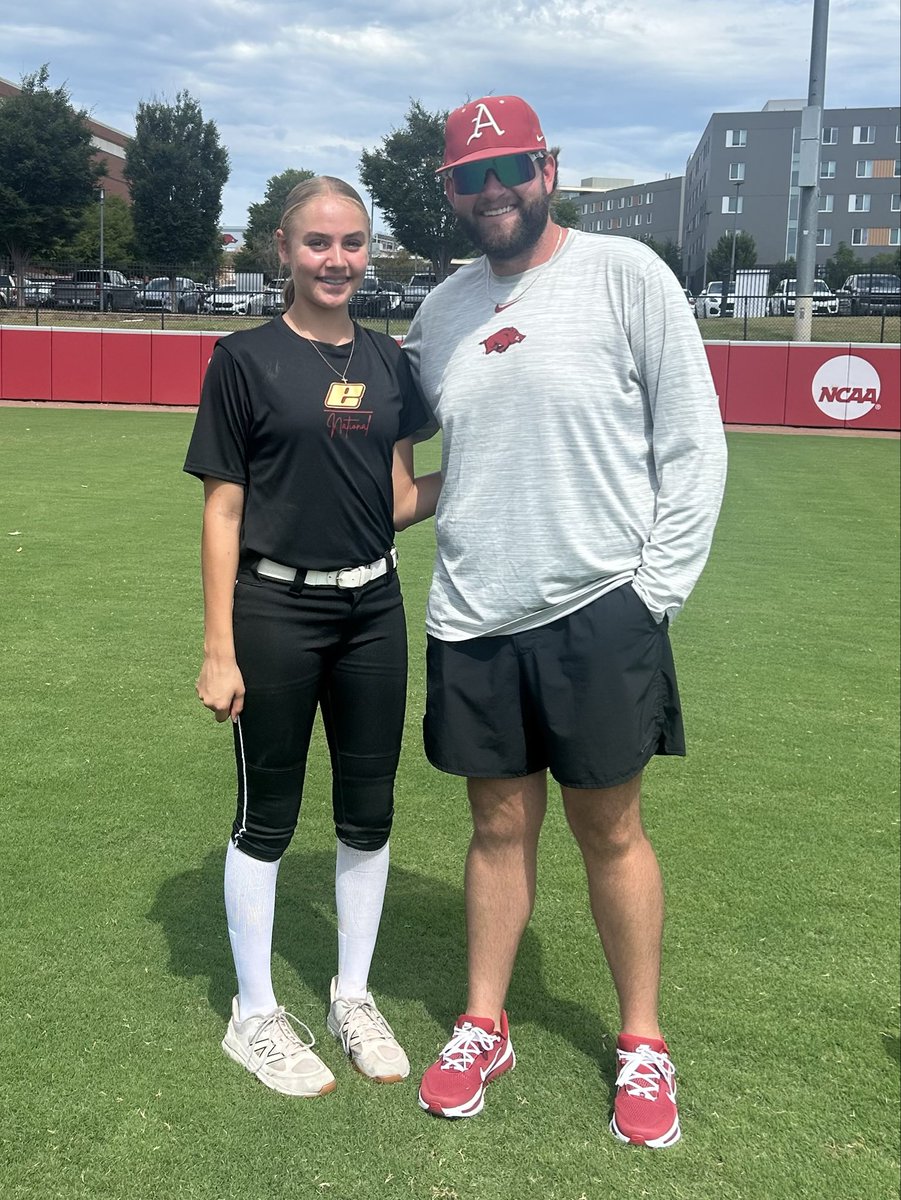 Emma_couger's tweet photo. Thank you @RazorbackSB for a great two day Elite All-Skills Camp. I appreciate your time and feedback @CoachDeifel @MattMeuchel @JustinShults33 @PRSTAGGS I look forward to visiting again! @EpicFastpitchO https://t.co/4RJMKPPnRf