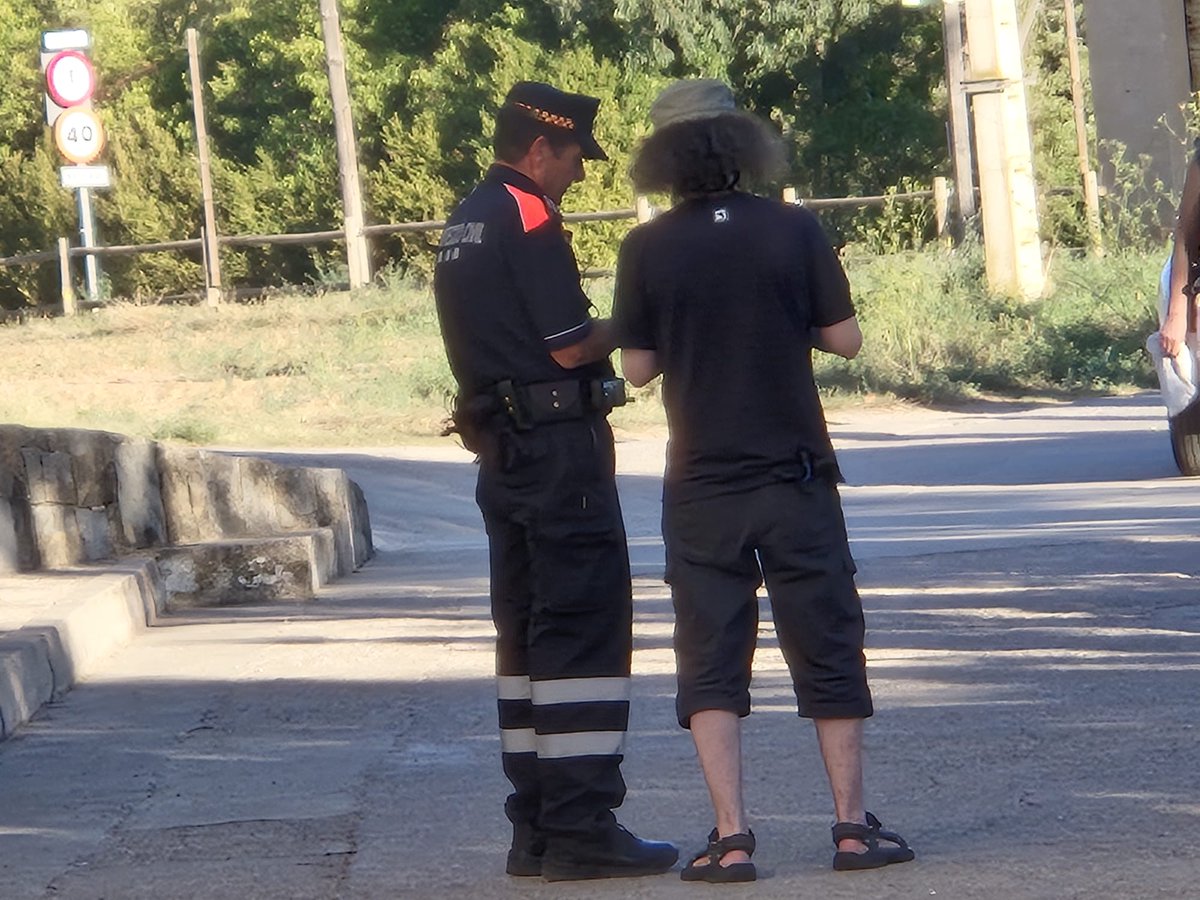 avpcnavas's tweet photo. Bona nit,
Avui hem realitzat el servei preventiu durant la Festa Major del Mujal de #Navàs sense cap incidència. #protecciocivil #prevenció https://t.co/PKkGuNXAA3
