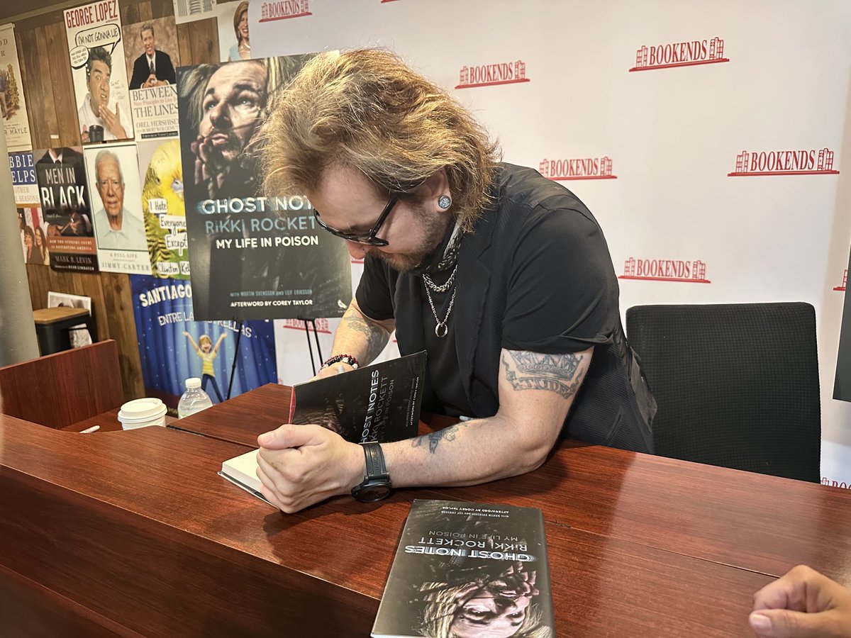 LisaBulay's tweet photo. #RikkiRockett book signing https://t.co/zvjk4FWHXJ