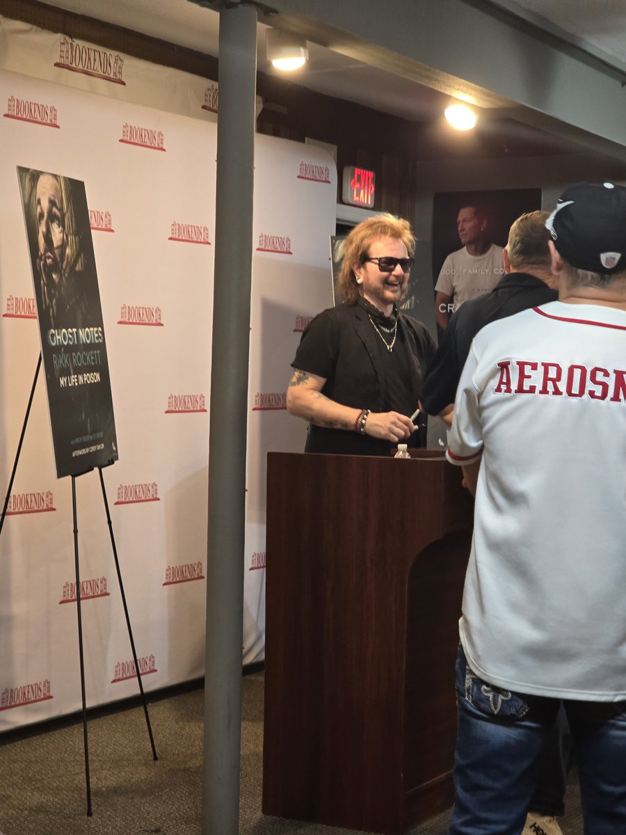LisaBulay's tweet photo. #RikkiRockett book signing https://t.co/zvjk4FWHXJ