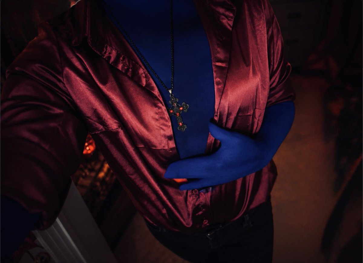femnightcrawler's tweet photo. Since everyone loved the nightcrawler cosplay pictures, heres what I wore with the sun went down ;) 

(Yes the hands are photoshopped)
#nightcrawler #kurtwagner #nightcrawlercosplay https://t.co/MHkIdN47sV