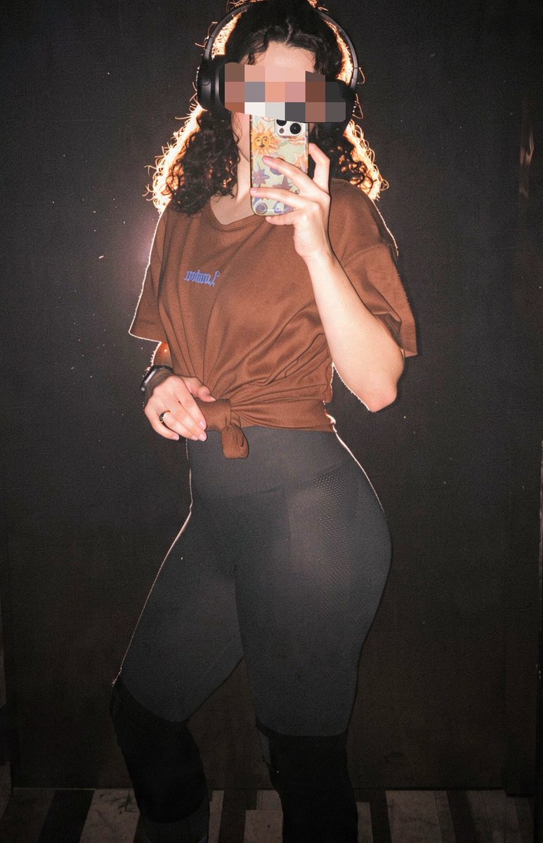 Quiet5r's tweet photo. Legs &amp; Core 🤎✨ https://t.co/VNxpT3fJl3