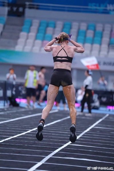 porqueTTarg's tweet photo. "HYROX"

Porque una participante australiana se hizo caca en plena competencia y aún así siguió. https://t.co/FsynMyZlDS