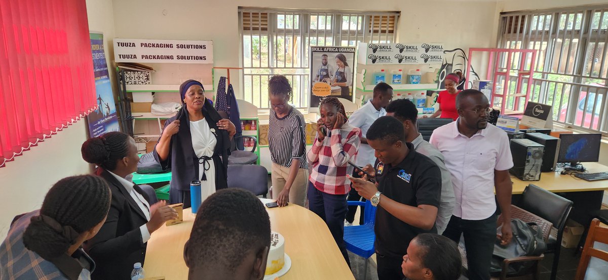 kidaeldon's tweet photo. Had the pleasure of meeting @karemmie , @TikoJoy01 &amp; @soloopio alongside the @SicaMubs  team for an insightful discussion on the Innovation Garage. 🚀💡

Great ideas, meaningful conversations &amp; exciting possibilities ahead!

We also got to celebrate @soloopio's birthday! 🎂🥳 https://t.co/I5xwbO0P6V