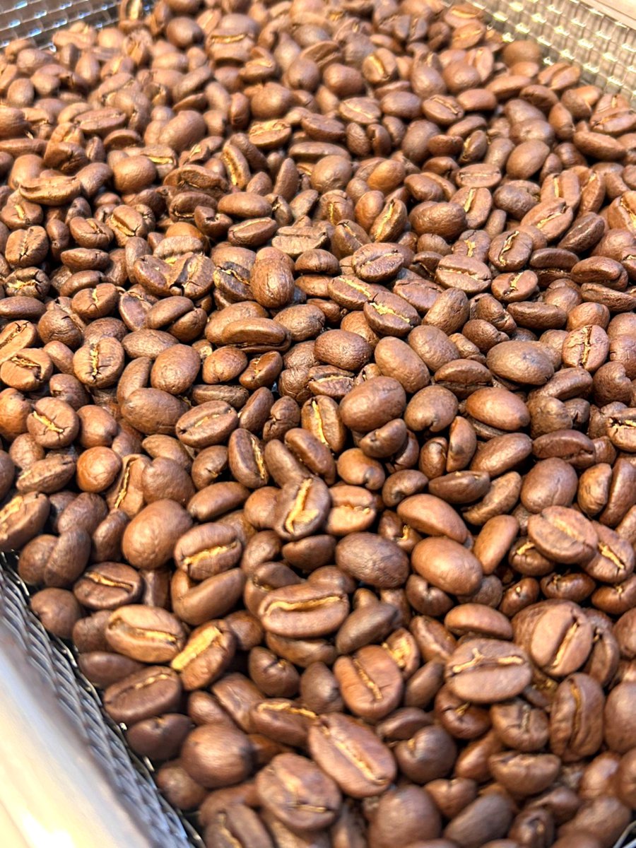 HIGHFIVE_COFFEE's tweet photo. おはようございます
本日焙煎
Papua New Guinea Hasem🇵🇬
Colombia Supremo🇨🇴
HIGH FIVE BLEND☕

秋雨前線の影響でしょうか、なんだかすっきりしないお天気になりそうです
気分は晴れやかに珈琲と共に良い１日をお過ごしください🍀😊
HIGH FIVE COFFEE ↓
https://t.co/rSpTmiHlwW https://t.co/1RHpwa4Ckm