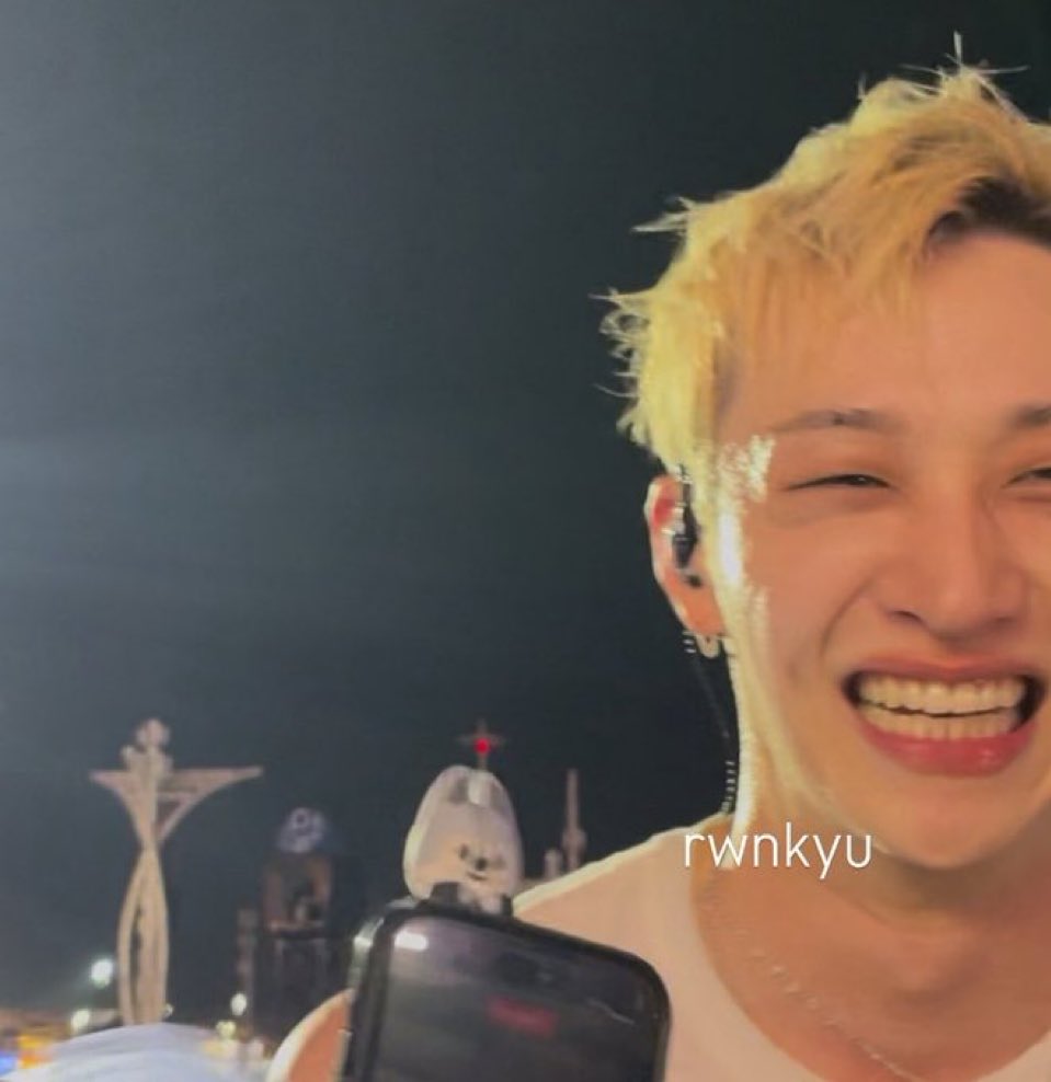 hannieskrrr's tweet photo. a parte mais linda do bang chan é o sorriso https://t.co/jOuMd0DmoK