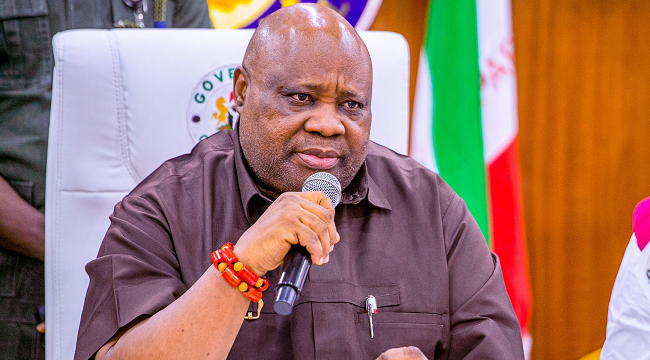 channelstv's tweet photo. Adeleke Orders Arrests Over Killing Of Osun Resident, Moves To Reintroduce Park Management System

Governor Ademola Adeleke said he would issue an Executive Order for the establishment of a Park Management System to restore discipline and orderliness across motor parks in the state.

https://t.co/EUpj3FC5NV