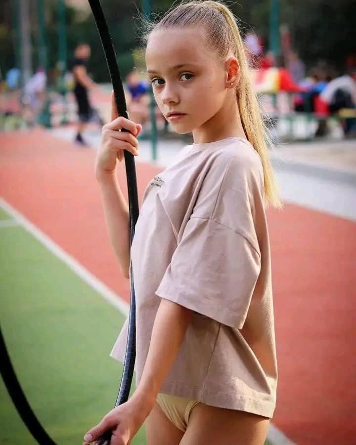ValeNeg2410Fake's tweet photo. “Grace, discipline, and a little bit of magic. ✨📷 How far can dedication take you?” https://t.co/zgeP0ODeoJ