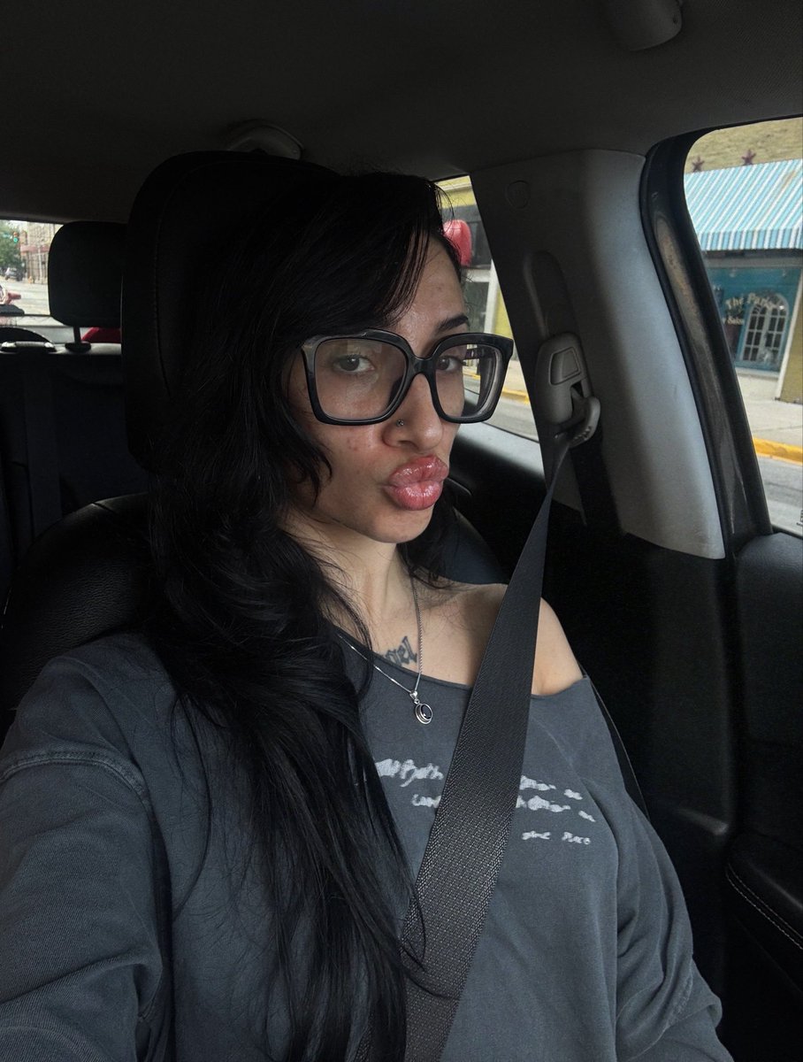 heavenlyvicious's tweet photo. I think I’m gonna start wearing a side part idk I feel sooo cunty https://t.co/pDhEnZ2wd7