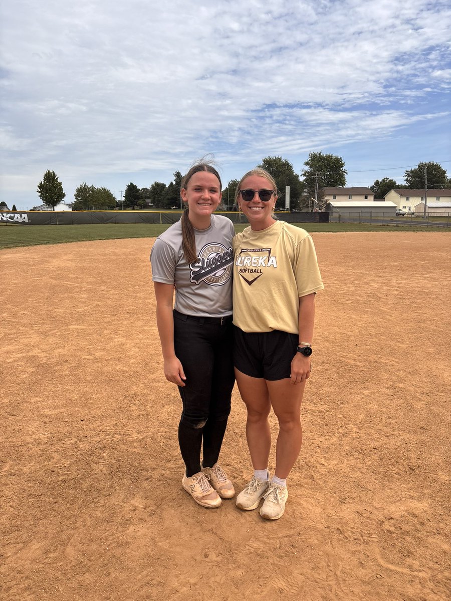 ashleej_14's tweet photo. Huge thank you to the players and coaches at Eureka for hosting an awesome camp! I had such a fun time getting to meet everyone and showcase my skills! 
@eurekacollegesb @emander22 https://t.co/1B3ruEbflO