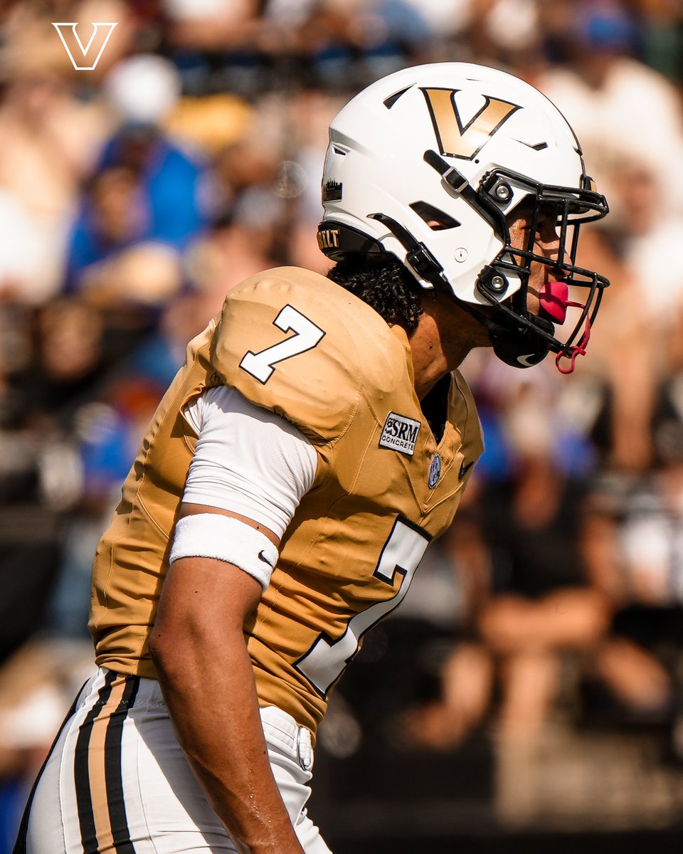 VandyFootball's tweet photo. These unis deserved another look 👀🔥 https://t.co/HOeTrFavx2
