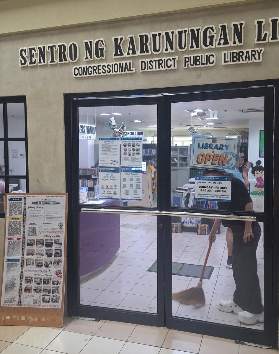 randomran___'s tweet photo. Merong public library ngayon sa 4th floor ng Tutuban Center - Prime Block, na-discover ko lang last Friday. Managed by the National Library of the Philippines, they are open from 8am-5pm, free ang registration para sa library card. Bisitahin n'yo din 😊 #PSA https://t.co/uRHKasdFM9