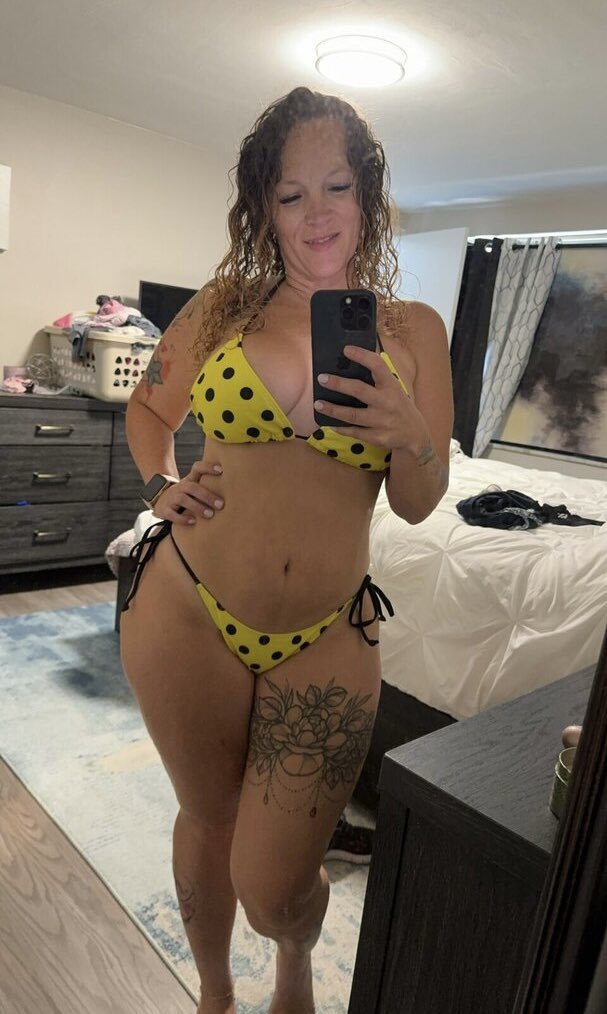 Raynabron2's tweet photo. Can you resist me ?😙 https://t.co/QmQ2eFgYR8