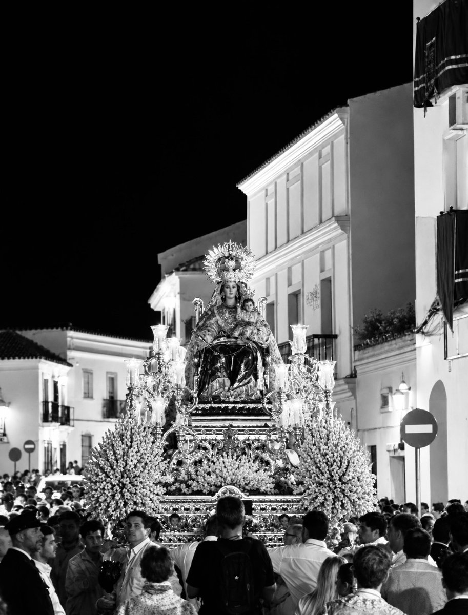 BMlasMercedes's tweet photo. 🔵 Santa María de Consolación continúa avanzando por la calle que lleva su nombre, en esta noche de septiembre.

🎶 “ La Caridad del Arenal”
🎶 “ Y amaneció en tu Albayzín”

#SuenaLasMercedes https://t.co/vxj3izQrUD