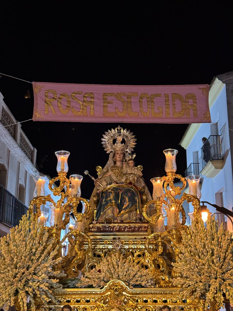 BMlasMercedes's tweet photo. 🔵 Santa María de Consolación continúa avanzando por la calle que lleva su nombre, en esta noche de septiembre.

🎶 “ La Caridad del Arenal”
🎶 “ Y amaneció en tu Albayzín”

#SuenaLasMercedes https://t.co/vxj3izQrUD
