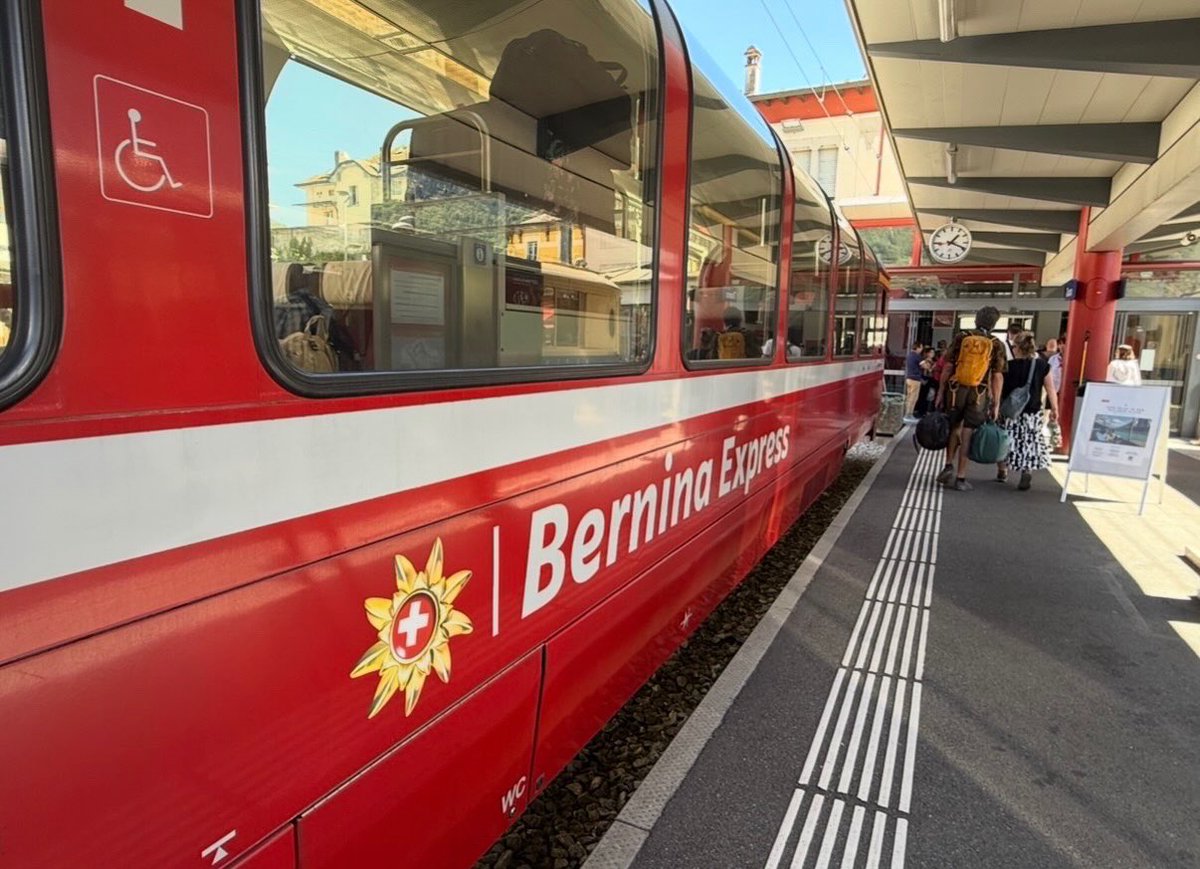 toyoakik's tweet photo. <スイス旅①>
イタリア、ティラノからレイティッシュ鉄道ベルニナ線でディアヴォレッツァへ！
展望台からはピッツ・ベルニナ(4048m)や氷河が良く見れました(^^)

#レイティッシュ鉄道ベルニナ線
#ディアヴォレッツァ展望台
#ピッツベルニナ https://t.co/NtU07XiUmC