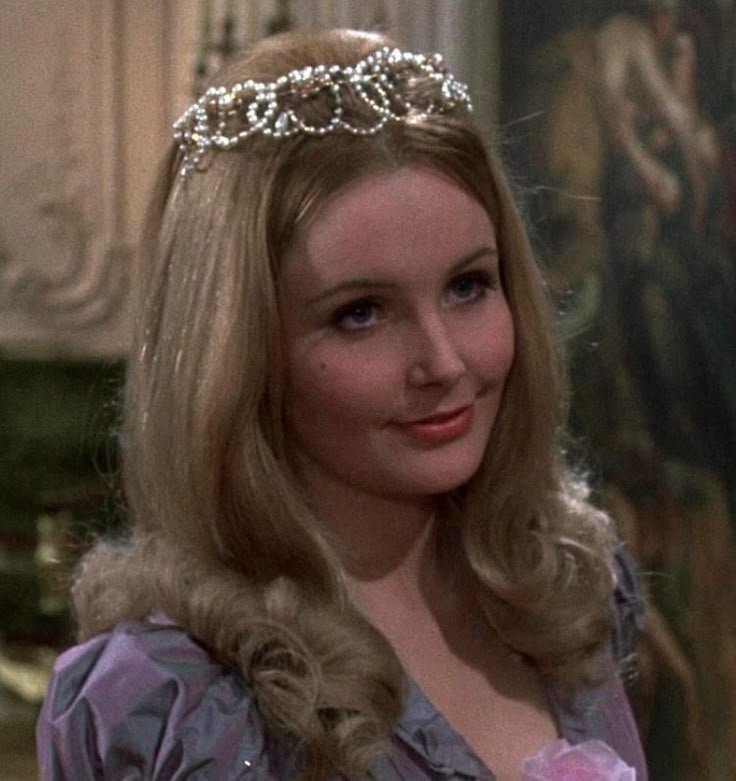 dovestormfiles's tweet photo. "Seu defeito é a de odiar todo mundo."
"E o seu", respondeu, sorrindo, "é deliberadamente entender mal a todos."

𓃦 ⁞ Orgulho e Preconceito, Jane Austen https://t.co/S7Ex6R2fRf