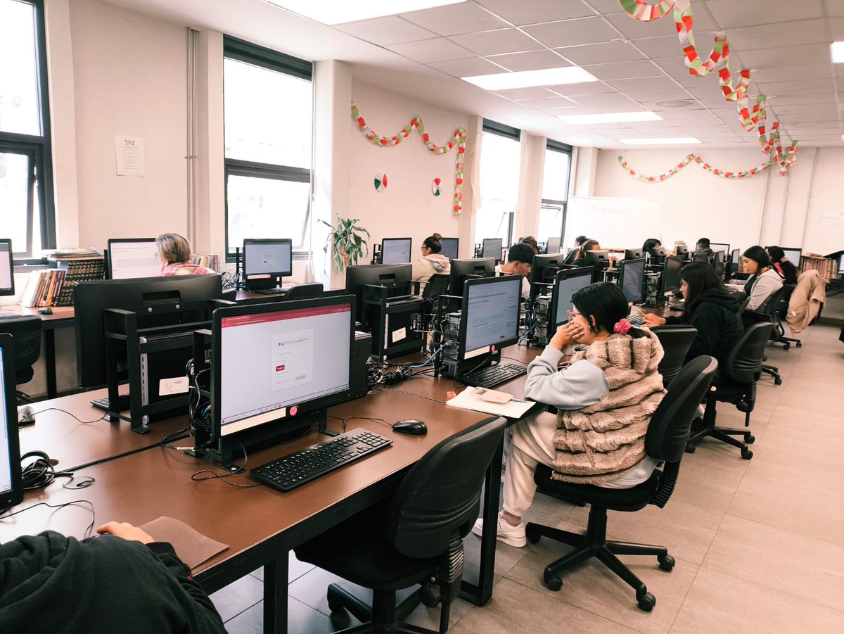 Javier_Hidalgo's tweet photo. Este fin de semana se efectuó una gran proeza en los #PILARES de la Ciudad de México; más de once mil aspirantes realizaron el examen #SaberesSECTEI para acreditar su educación media superior, de manera presencial y digital, logrando un proceso  que ni la propia UNAM pudo conseguir