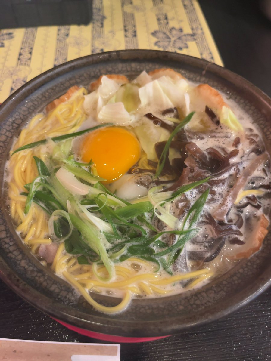 yiz10437's tweet photo. 大好物の鍋焼きラーメン🍜
相変わらずの美味さです♪
◆ 鍋焼きラーメンのがろ～ とさのさとAGRI COLLETTO店
高知県高知市北御座10-10 
#鍋焼きラーメン #高知市 #がろ〜 https://t.co/R2rp4bWzuD