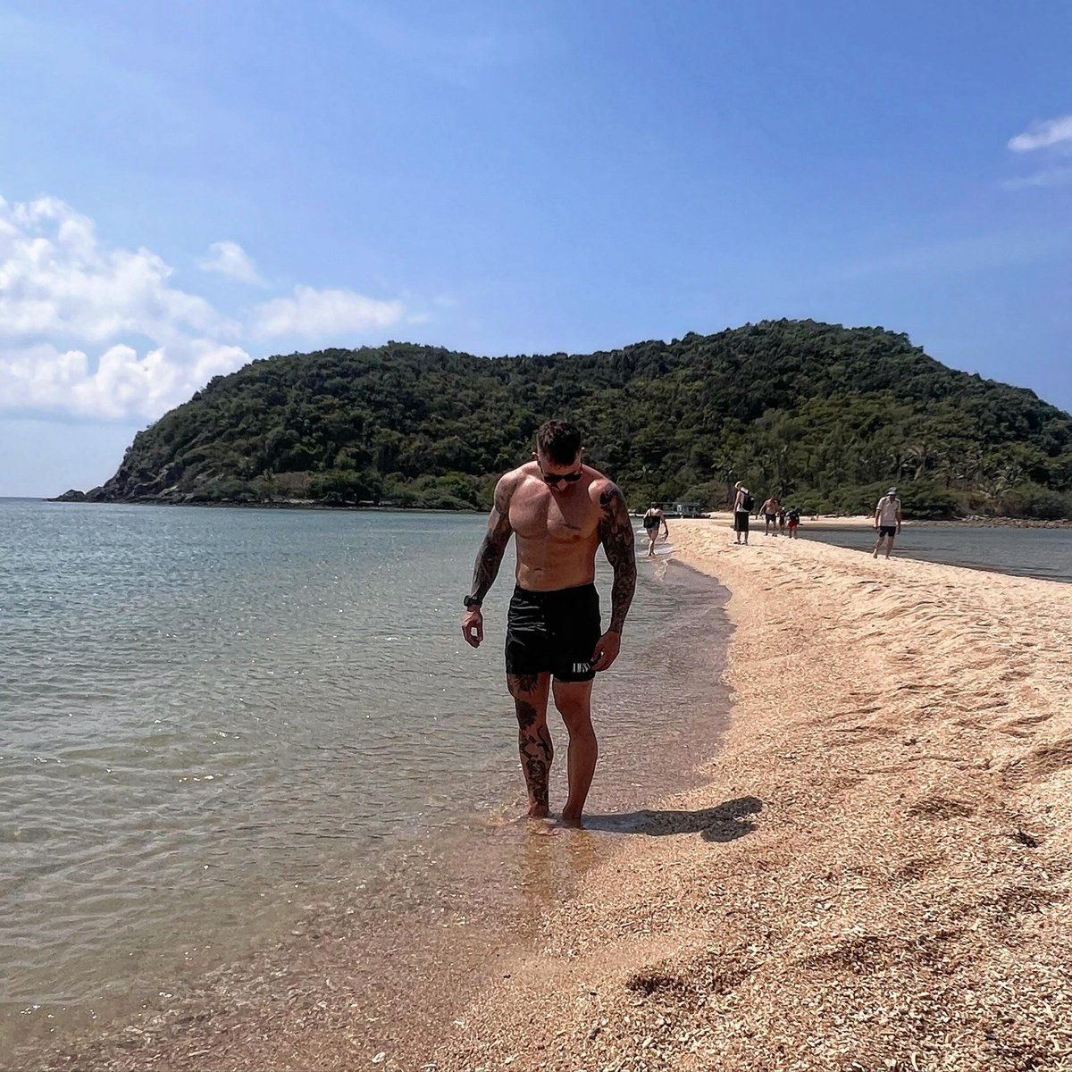 rolepollecolle's tweet photo. Thailand was fun, off to Bali tomorrow for some pleasure and pain https://t.co/uu7vHWhPKU