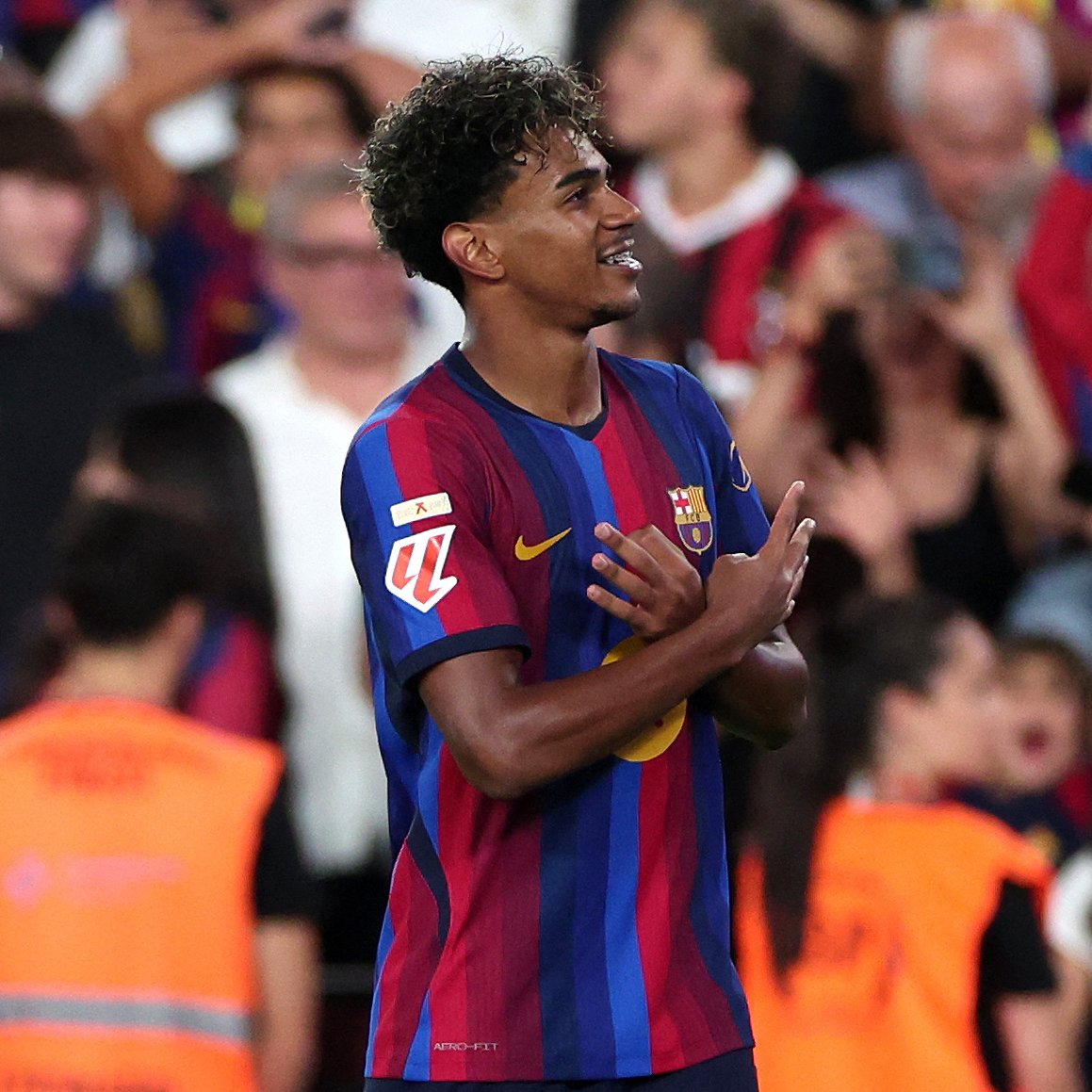 demarkesports's tweet photo. Lamine Yamal: “Messi, Cristiano Ronaldo ve Maradona gibi büyük oyuncular var ancak bu kadar genç yaşta bu kadar çok şey kazanan birinin daha önce olduğunu sanmıyorum. İnsanlar, şimdiden başarılar kazandığım için kariyerimin bir noktasında rehavete kapılabileceğimi düşünüyor. Hayır, çünkü futbol tarihine geçmek için önümde yapmam gereken daha binlerce şey olduğunu biliyorum.”