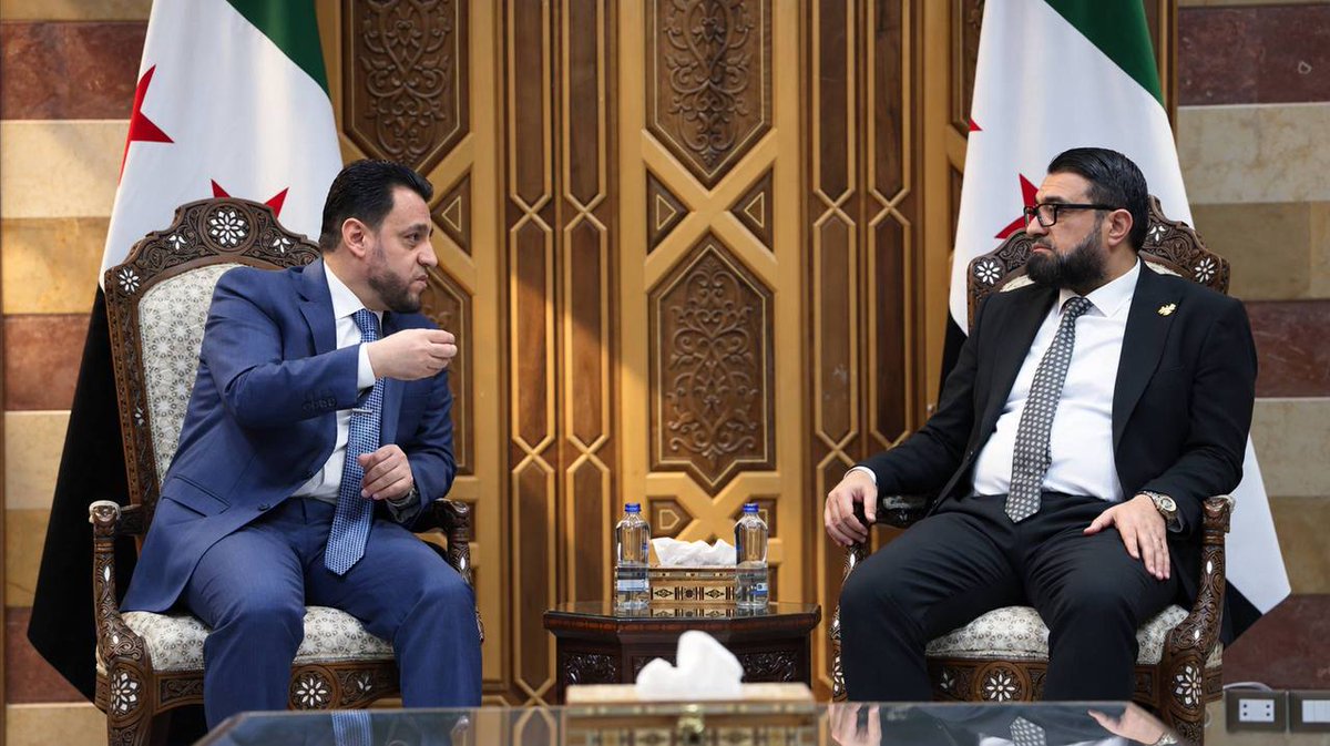 SyrMOf's tweet photo. وزير العدل د. مظهر الويس يستقبل رئيس المحكمة الدستورية العليا د. عصام الخليف والوفد المرافق؛ بحضور أعضاء المجلس الأعلى للقضاء لبحث واقع العمل القضائي والدستوري وتعزيز سيادة القانون.

#الجمهورية_العربية_السورية
#وزارة_العدل https://t.co/aJMYmFLycS