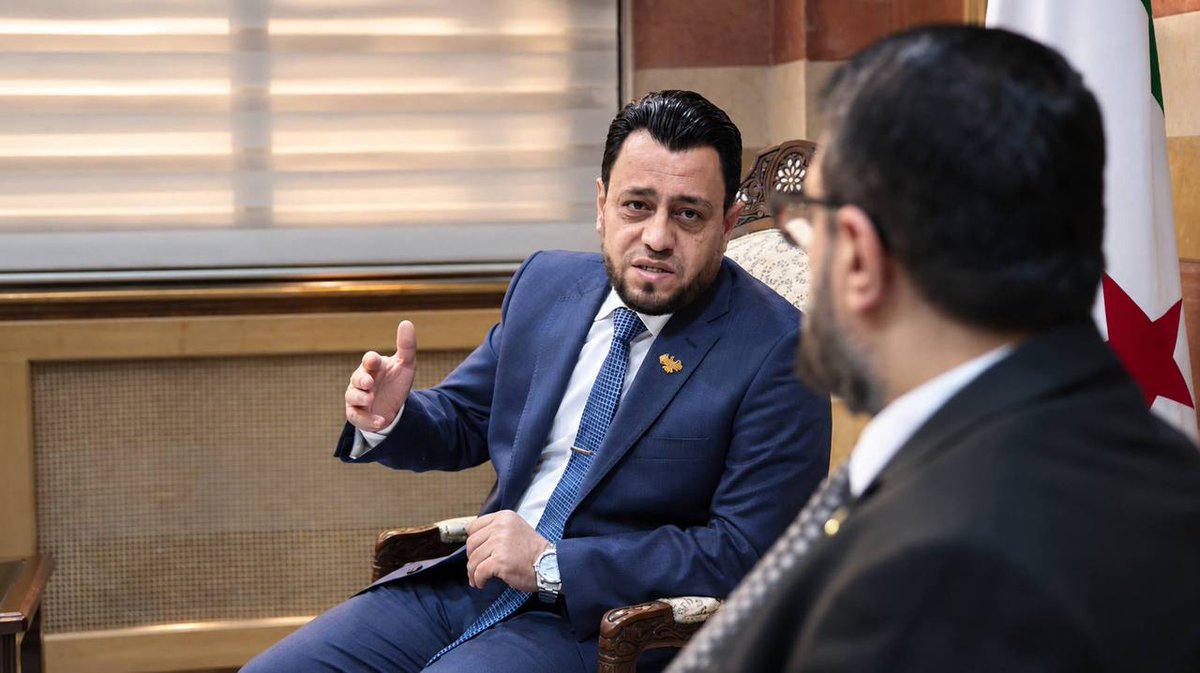 SyrMOf's tweet photo. وزير العدل د. مظهر الويس يستقبل رئيس المحكمة الدستورية العليا د. عصام الخليف والوفد المرافق؛ بحضور أعضاء المجلس الأعلى للقضاء لبحث واقع العمل القضائي والدستوري وتعزيز سيادة القانون.

#الجمهورية_العربية_السورية
#وزارة_العدل https://t.co/aJMYmFLycS