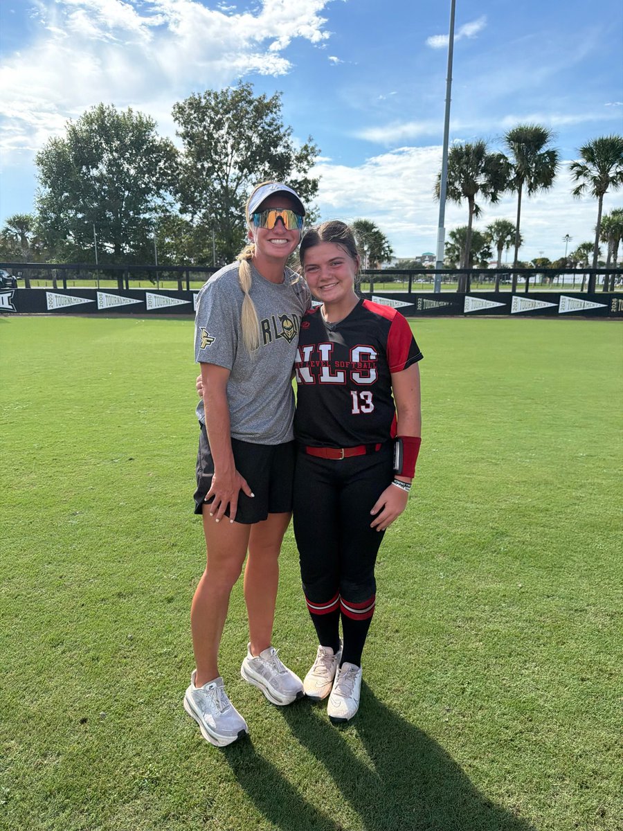 BPlourde2031's tweet photo. Thank you so much @UCF_Softball for inviting me and my team out to this camp! I learned a bunch of new skills, drills, and mentalities can’t wait to show it out the field! @CoachBallMalone @coachkoons @SPestrak @noahbsanders @MHawley26 #ChargeOn https://t.co/UVL3bQtmp8