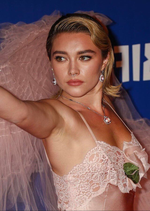 Hardygrim's tweet photo. Florence Pugh pits😩 https://t.co/99WslZip7W