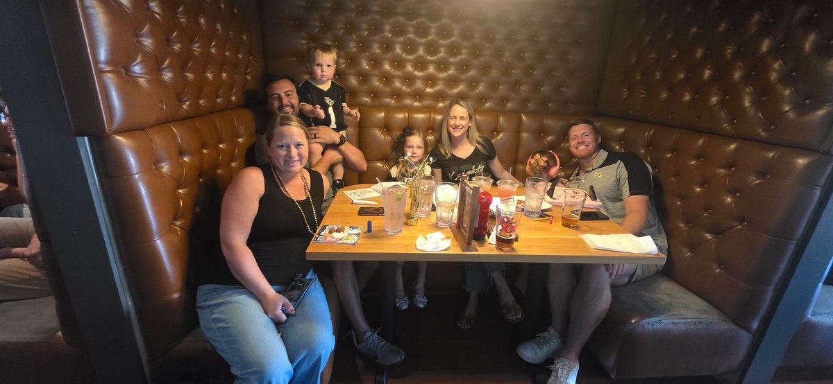 ATLUCFKnights's tweet photo. What a day, Knight Nation! 🖤💛

We PACKED the house for another UCF Watch Party, and the energy was everything! From a great crowd to our UCF Charge On Game Show and the 360 Photo Booth, there were plenty of fun moments all around. 📸⚡️

#atlKnights #ChargeOn #UCFAlumni https://t.co/fDgKgvaAuO