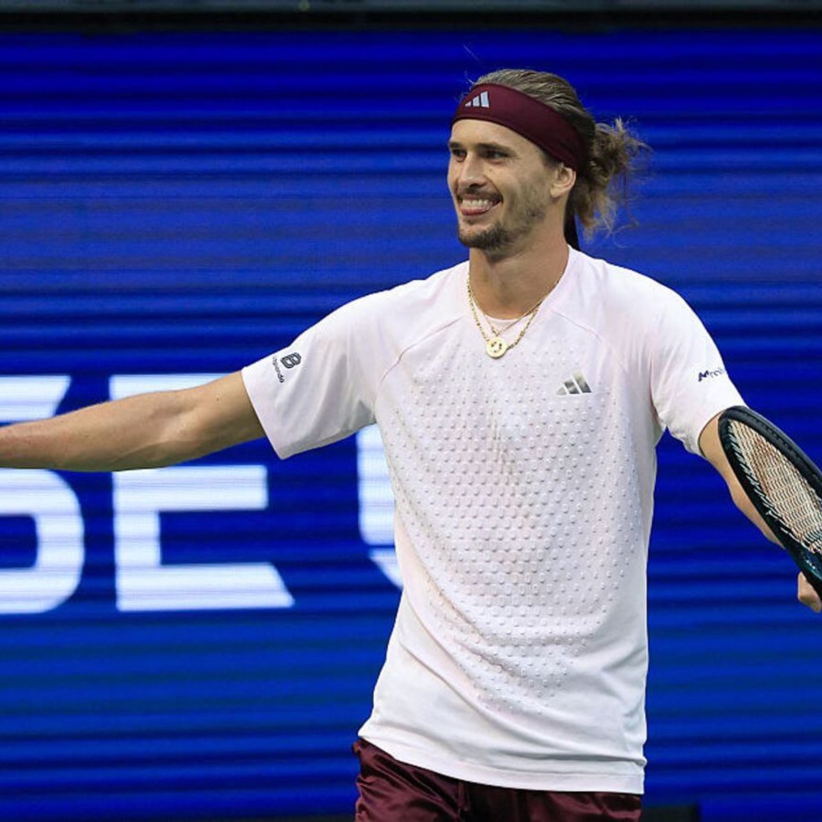 TheTennisLetter's tweet photo. Zverev d. Shelton 6-3 7-6(2) 5-7 6-2

Sascha wins his 1st U.S. Open title &amp; his 2nd Slam of 2026. 

He’s now 6-0 against Ben in the head-to-head.

✅26th title
✅60th top 10 win

After years of doubt building up on whether he’d ever win a Slam, he ends 2026 with 2 of them.

🇩🇪🤯 https://t.co/rEdLFd2veK