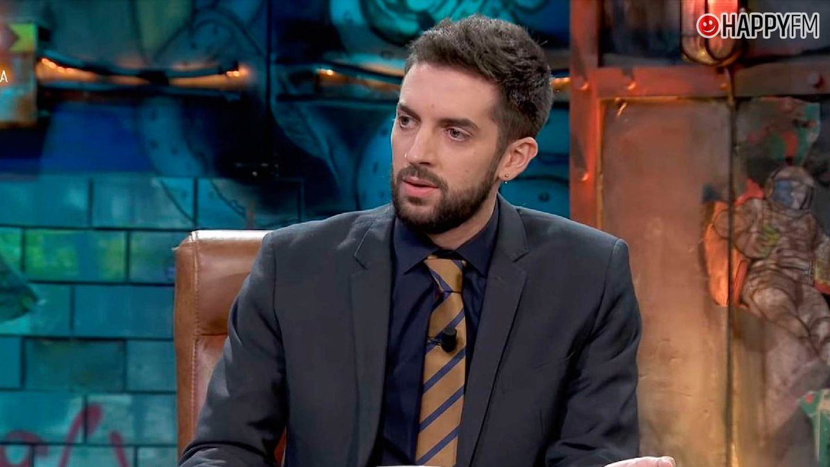 PTorrigiano's tweet photo. Antes, veías Salvados porque Évole repartía hostias como panes. 
Veías a Broncano porque era entretenimiento puro y duro.
Veías a Manu porque era humor inteligente. 
Ahora, los ves y te avergüenzas de haberlos visto, sin entender que les ha llevado a esa miseria ideológica...💰💰 https://t.co/JK7FVlKYro