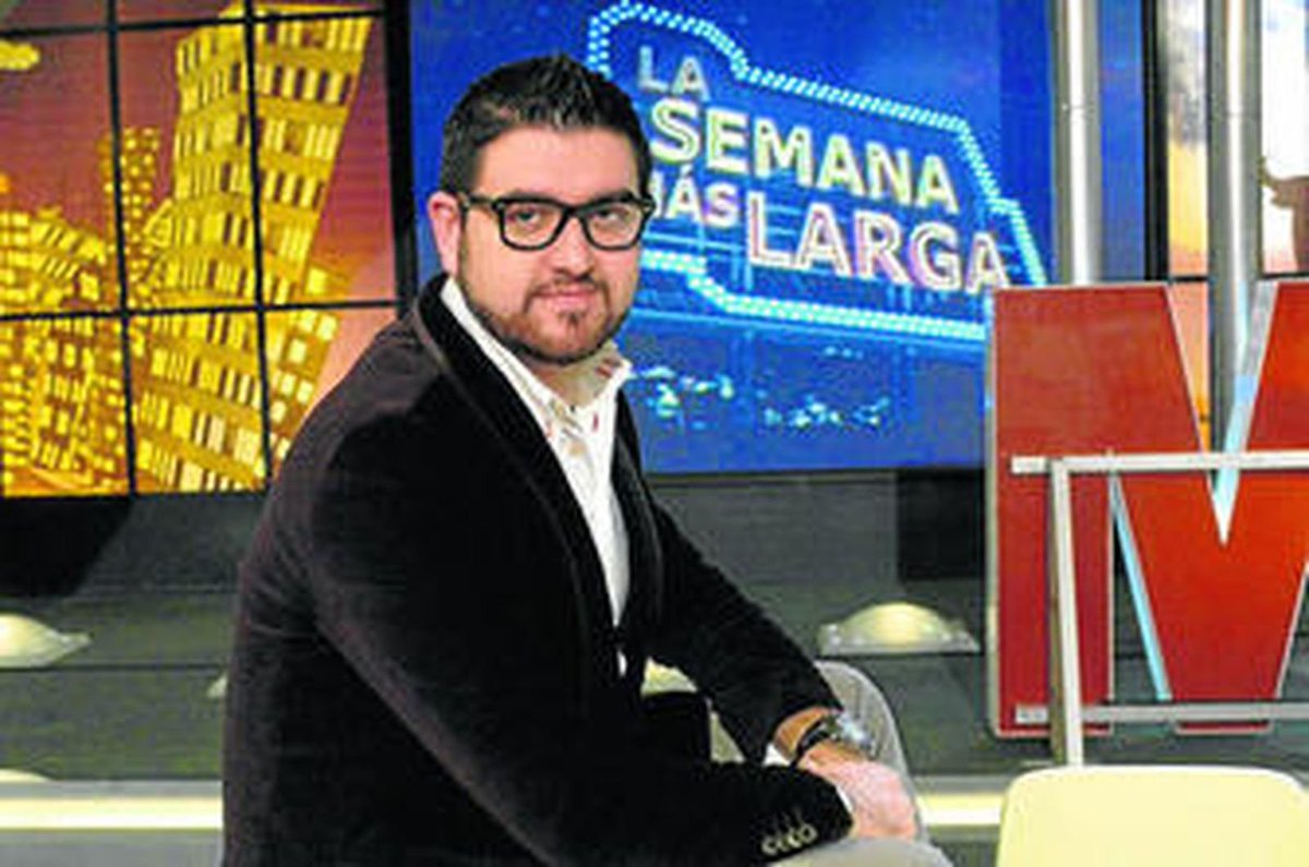 PTorrigiano's tweet photo. Antes, veías Salvados porque Évole repartía hostias como panes. 
Veías a Broncano porque era entretenimiento puro y duro.
Veías a Manu porque era humor inteligente. 
Ahora, los ves y te avergüenzas de haberlos visto, sin entender que les ha llevado a esa miseria ideológica...💰💰 https://t.co/JK7FVlKYro
