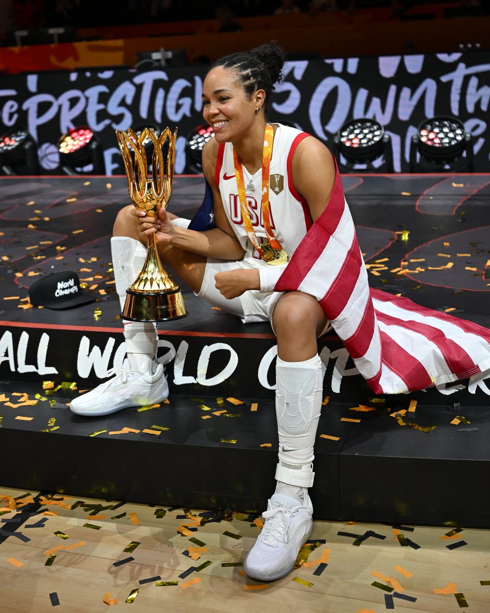 usabasketball's tweet photo. Phee-ling Golden 🥇 https://t.co/82VbaAY9iq