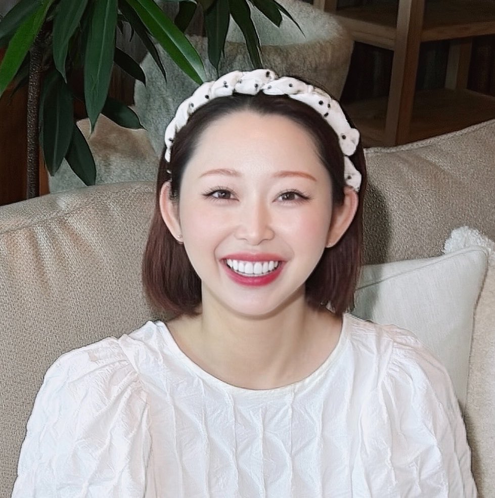 ←ノー課金時代 ／ 課金の力と自己研究で覚醒した今→
やってよかったこと↓
・二重埋没
・眉毛アートメイク
・脱脂
・脂肪吸引　バッカル/ジョール/顎下
・ヒアルロン酸　顎/涙袋/唇
・パーソナルカラー診断 https://t.co/vRd69ZOB2d