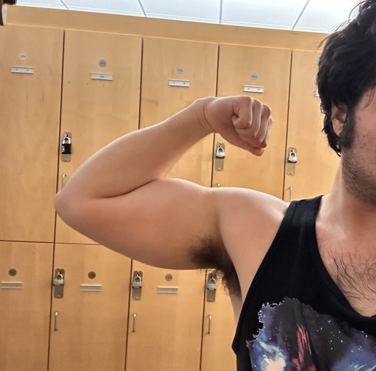 bunnycubAD's tweet photo. New favorite gym shirt :P https://t.co/wggChx6sQU