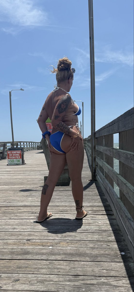 FrostysCandy's tweet photo. Who doesn’t enjoy a good beach day? https://t.co/myHMPn0K1h