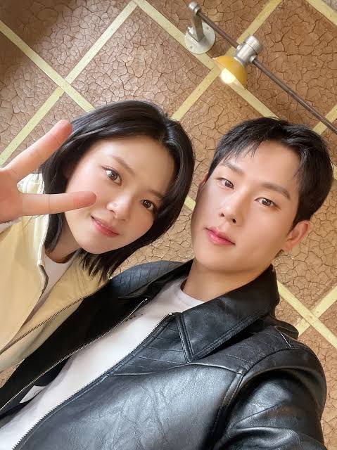 monekbr's tweet photo. FOFA! JEONGYEON (TWICE) curtiu e deixou um comentário no post de Jooheon no Instagram:

“Hmm…”

Jooheon respondeu:
🐝: “…?”

#주헌 #JOOHONEY #MONSTAX 
@OfficialMONSTAX https://t.co/3Mw7lJxl4n