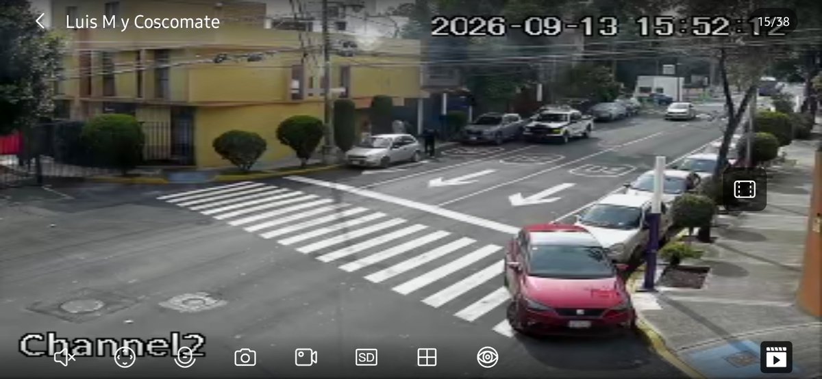 BTetlameya's tweet photo. @SSC_CDMX @Alcaldia_Coy @estadiobanorte sin control de tránsito en pleno dia de partido. Los viene viene acomodando coches en paso de peatones.  Hasta cuando can a hacer algo???? https://t.co/eaijImtDLn